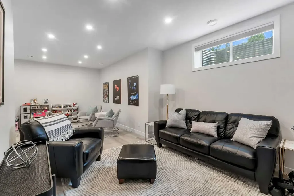 796 Coopers Crescent SW Airdrie AB T4B 4C3