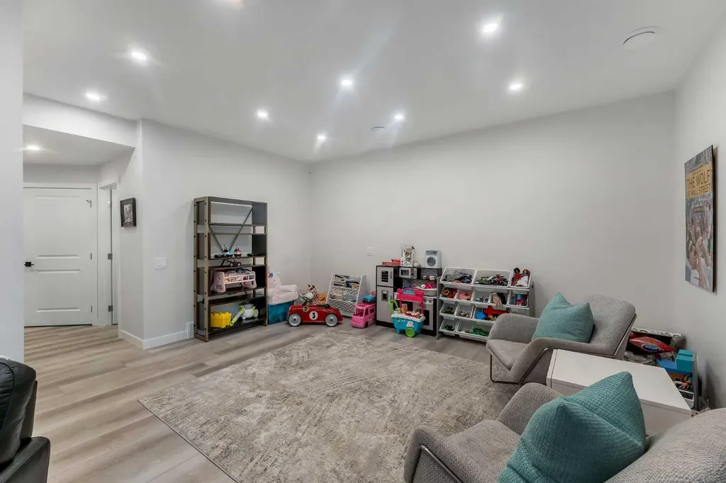 796 Coopers Crescent SW Airdrie AB T4B 4C3