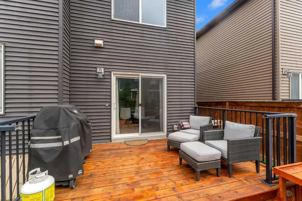 796 Coopers Crescent SW Airdrie AB T4B 4C3