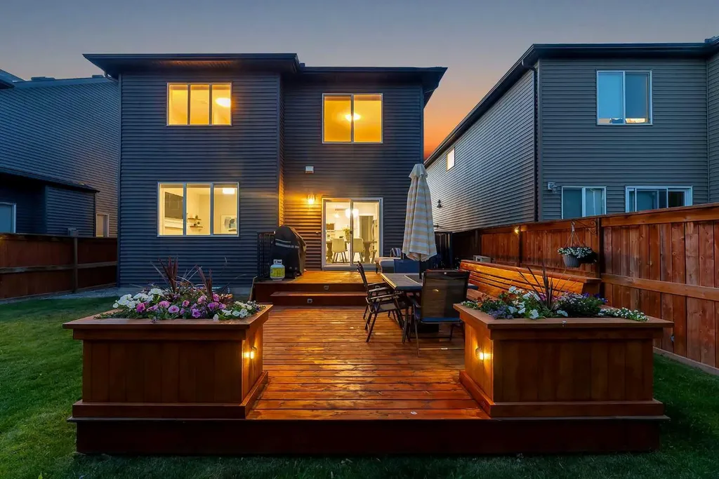 796 Coopers Crescent SW Airdrie AB T4B 4C3