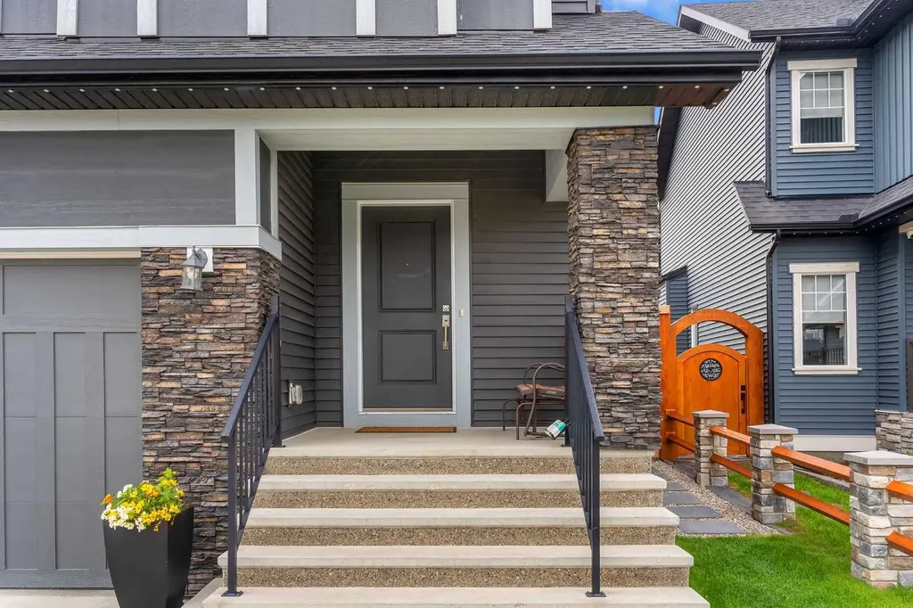 796 Coopers Crescent SW Airdrie AB T4B 4C3
