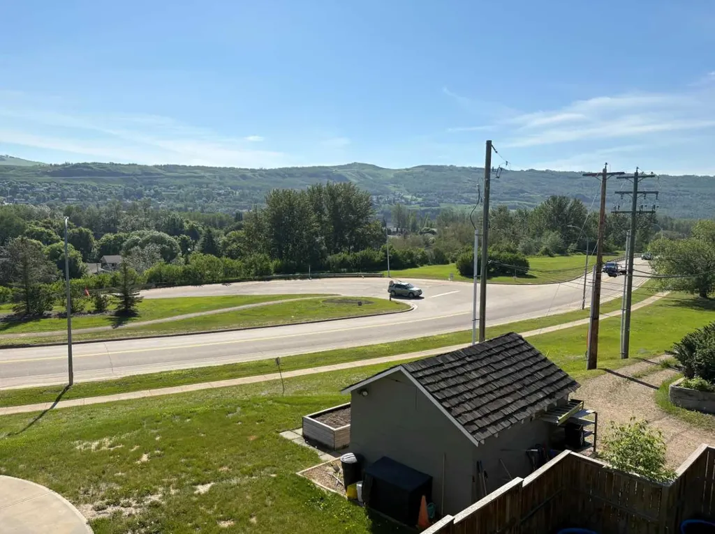 8905 107 Avenue Peace River AB T8S 1S4