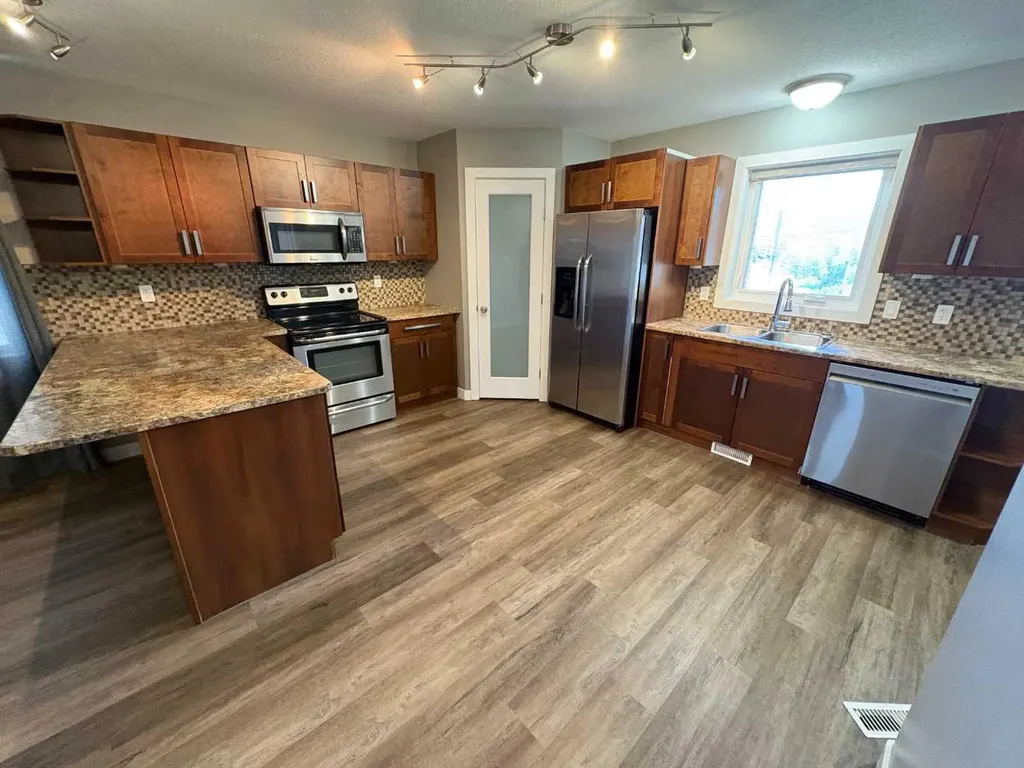 8905 107 Avenue Peace River AB T8S 1S4