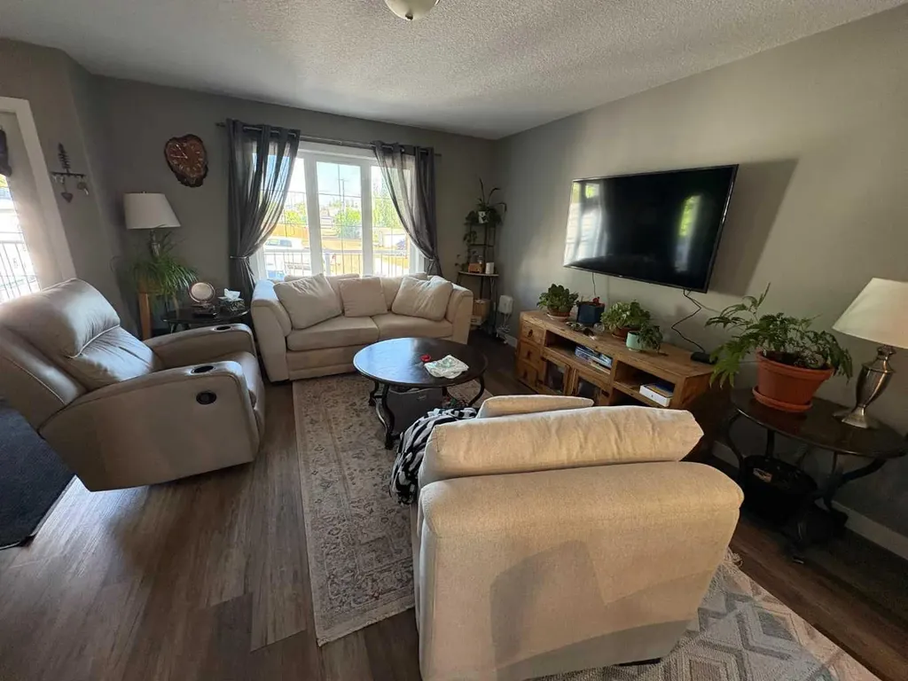 8905 107 Avenue Peace River AB T8S 1S4