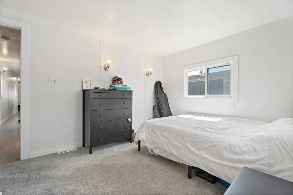 6220 17 Avenue SE Calgary AB T2A 0W6