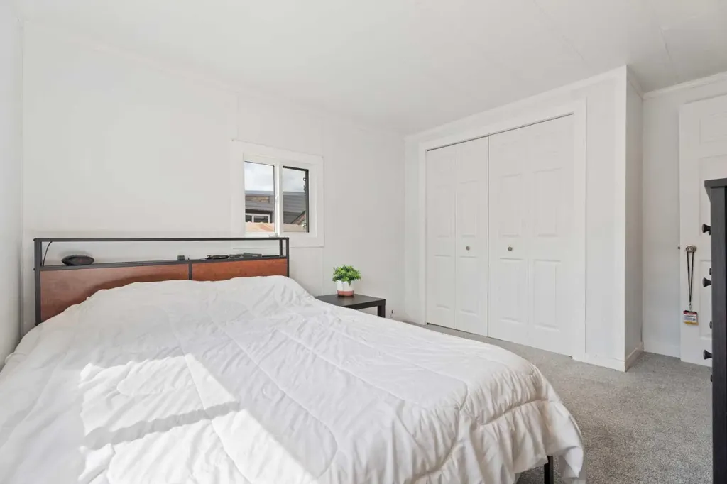 6220 17 Avenue SE Calgary AB T2A 0W6