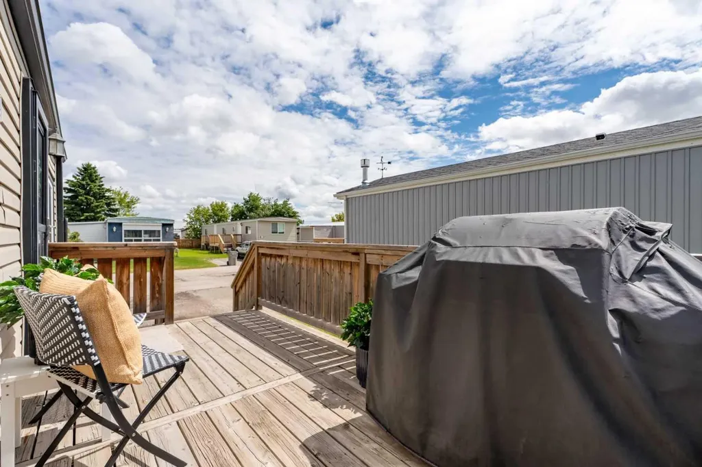 6220 17 Avenue SE Calgary AB T2A 0W6