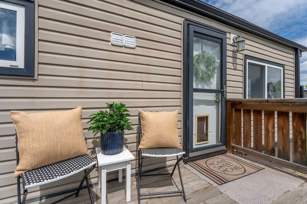 6220 17 Avenue SE Calgary AB T2A 0W6