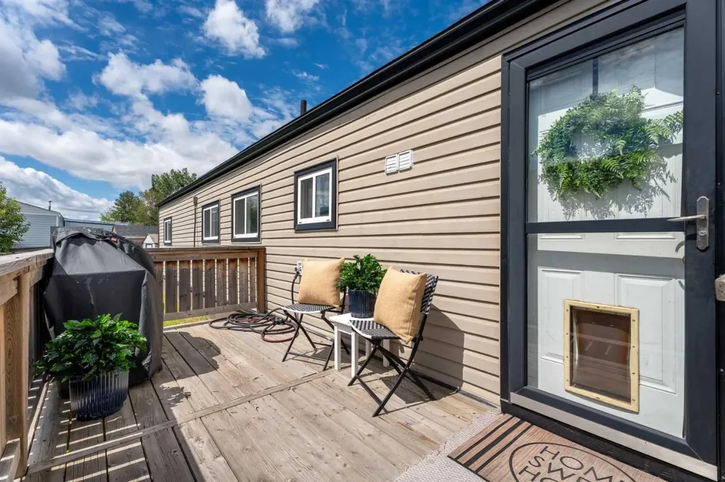6220 17 Avenue SE Calgary AB T2A 0W6