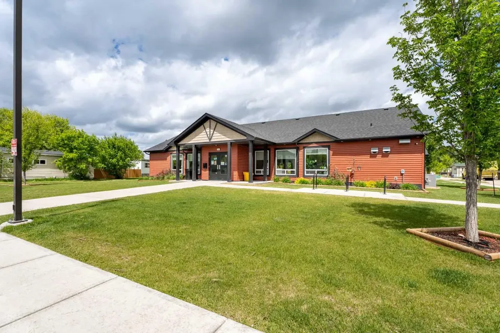 6220 17 Avenue SE Calgary AB T2A 0W6