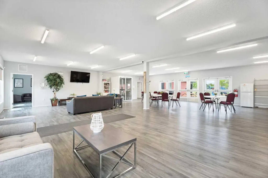 6220 17 Avenue SE Calgary AB T2A 0W6