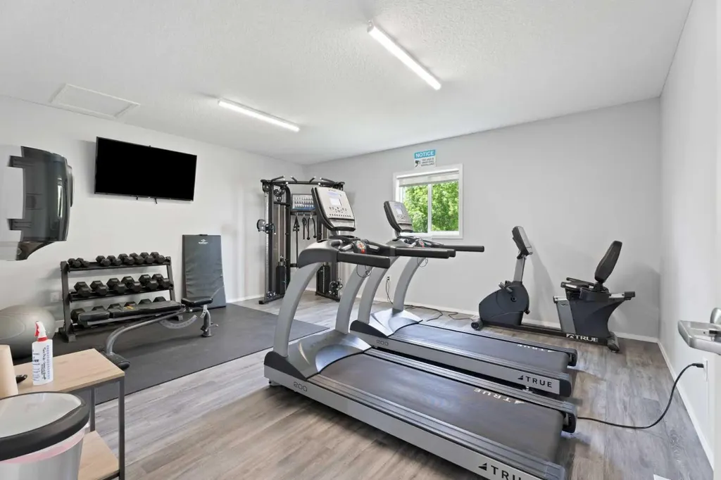 6220 17 Avenue SE Calgary AB T2A 0W6