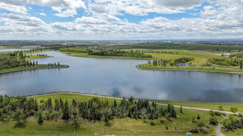 6220 17 Avenue SE Calgary AB T2A 0W6