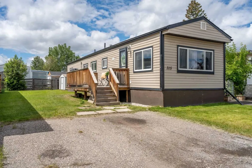 6220 17 Avenue SE Calgary AB T2A 0W6