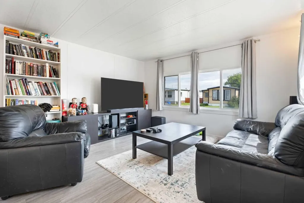 6220 17 Avenue SE Calgary AB T2A 0W6