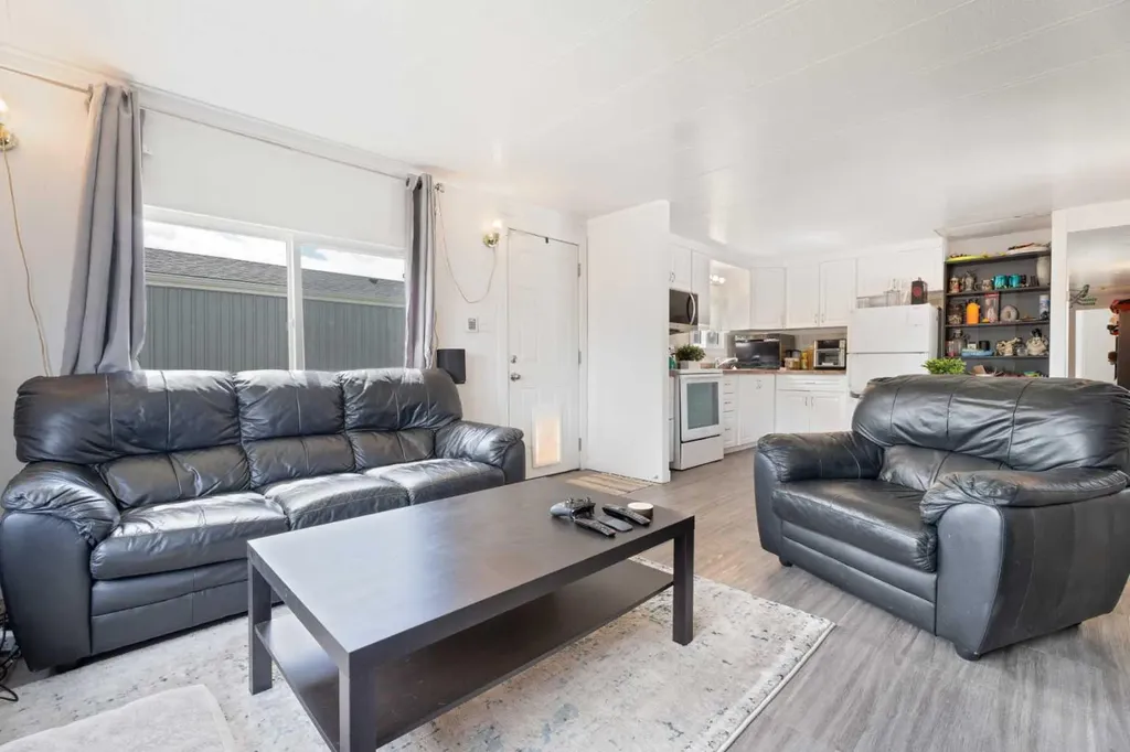 6220 17 Avenue SE Calgary AB T2A 0W6