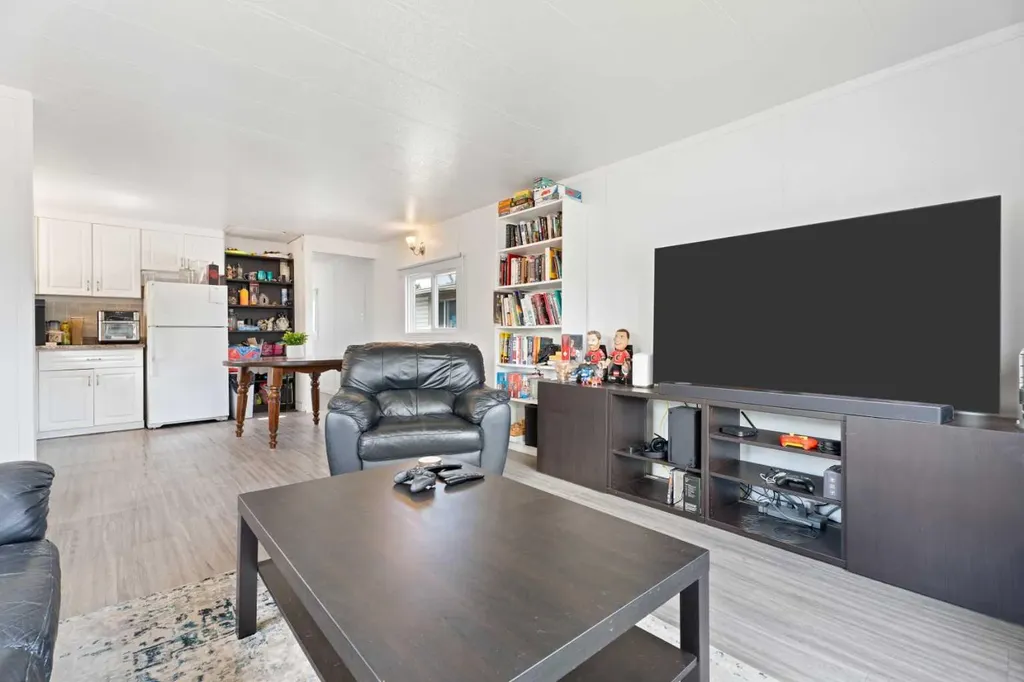 6220 17 Avenue SE Calgary AB T2A 0W6