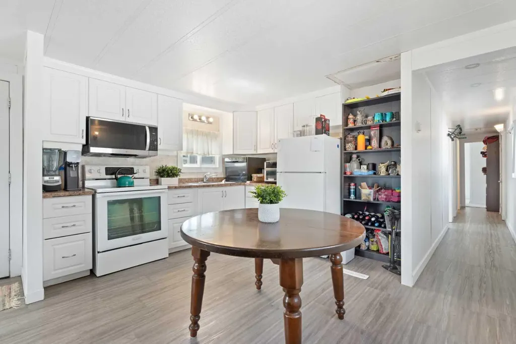 6220 17 Avenue SE Calgary AB T2A 0W6