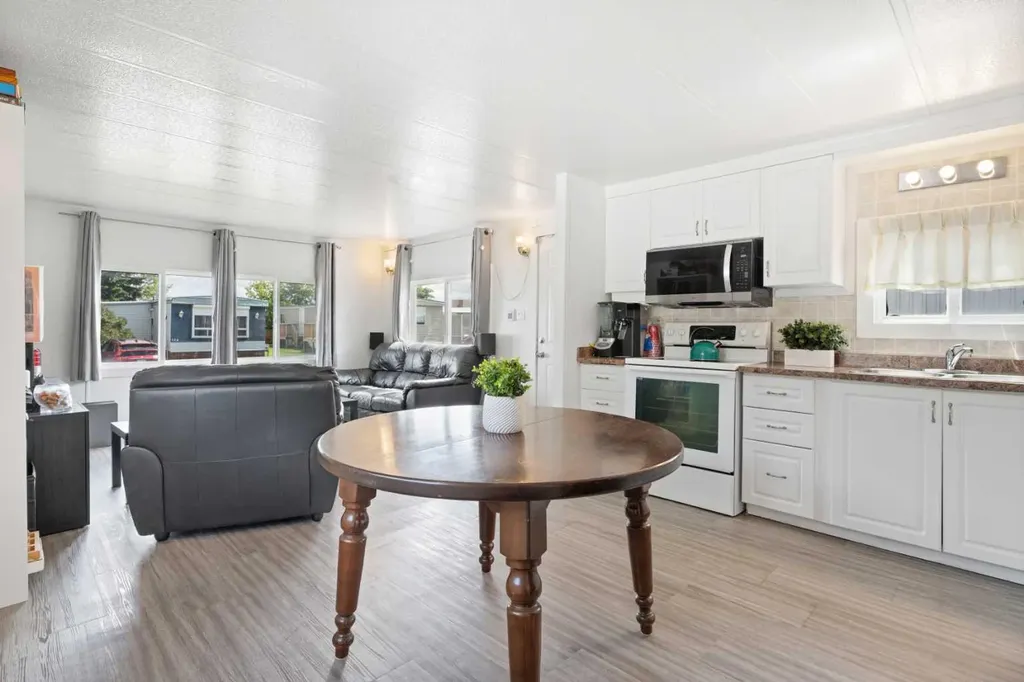 6220 17 Avenue SE Calgary AB T2A 0W6