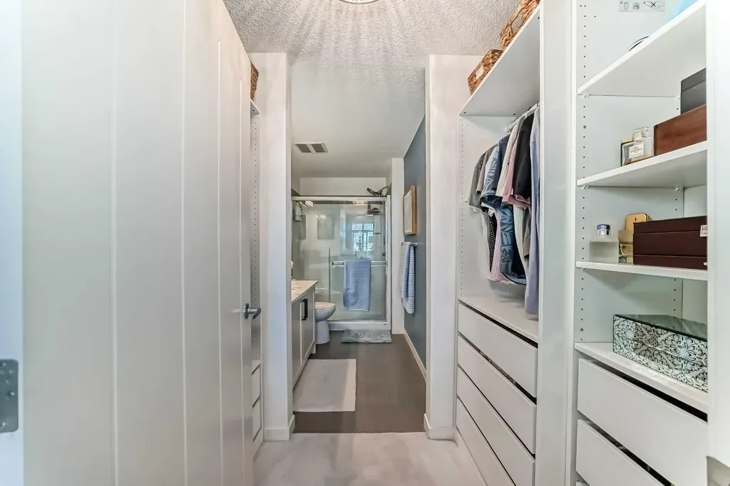 6703 New Brighton Avenue SE Calgary AB T2Z5C8