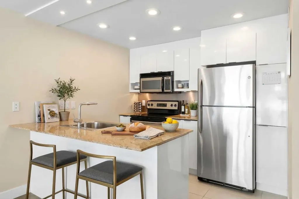 1132 12 Avenue SW Calgary AB T2R 0J7