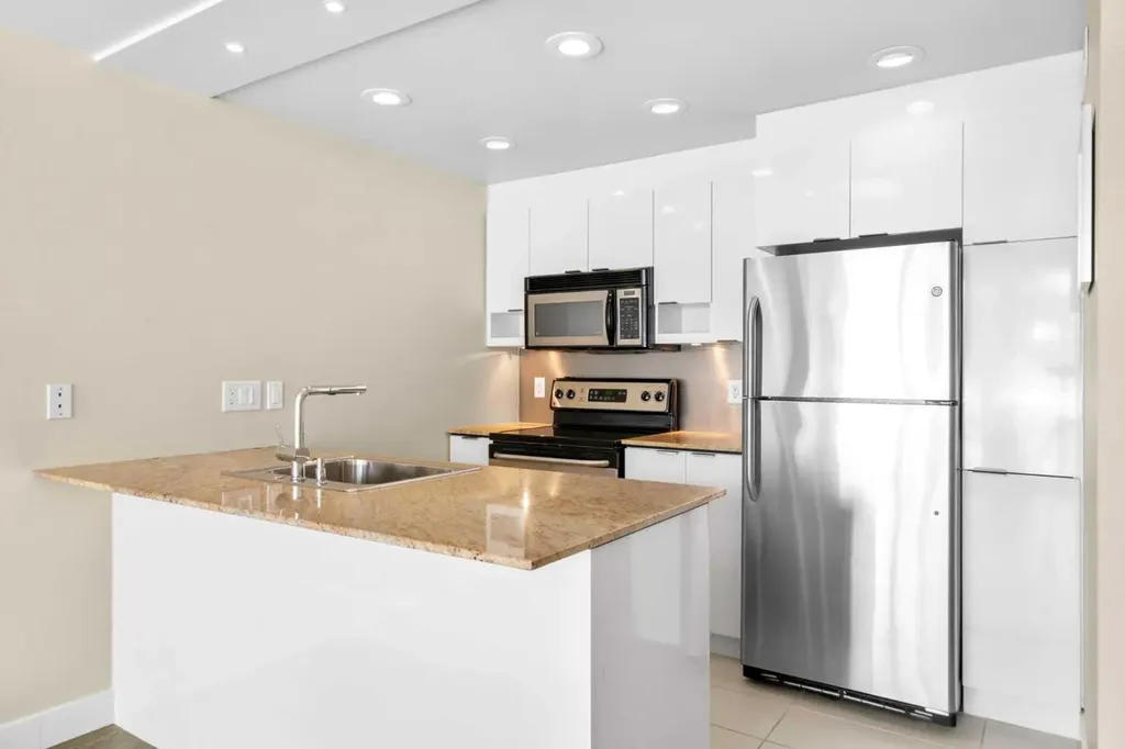 1132 12 Avenue SW Calgary AB T2R 0J7