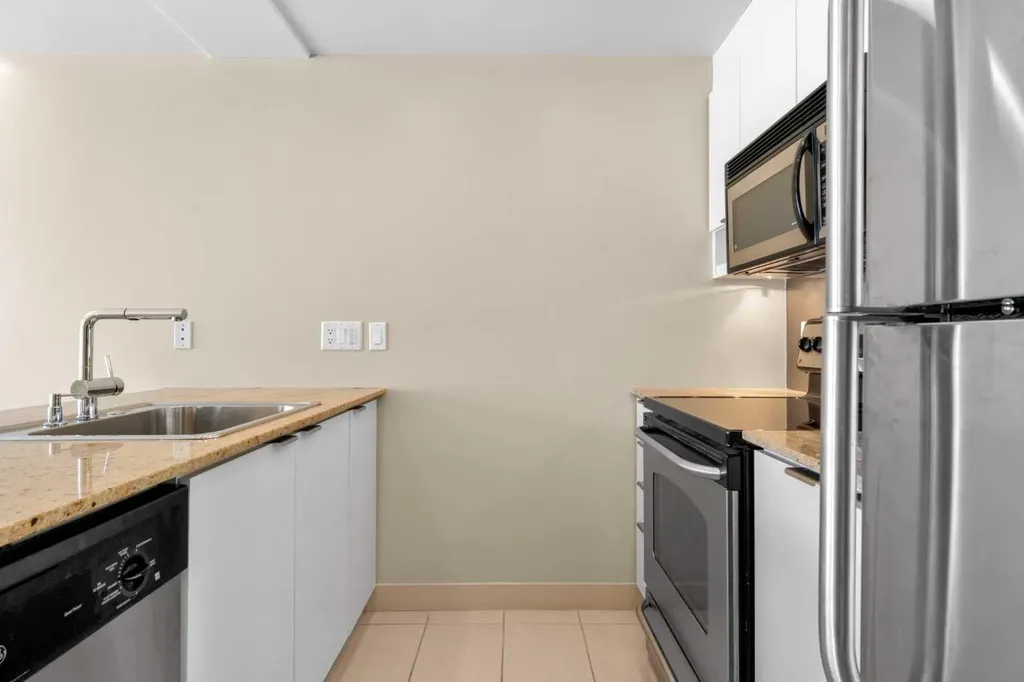 1132 12 Avenue SW Calgary AB T2R 0J7