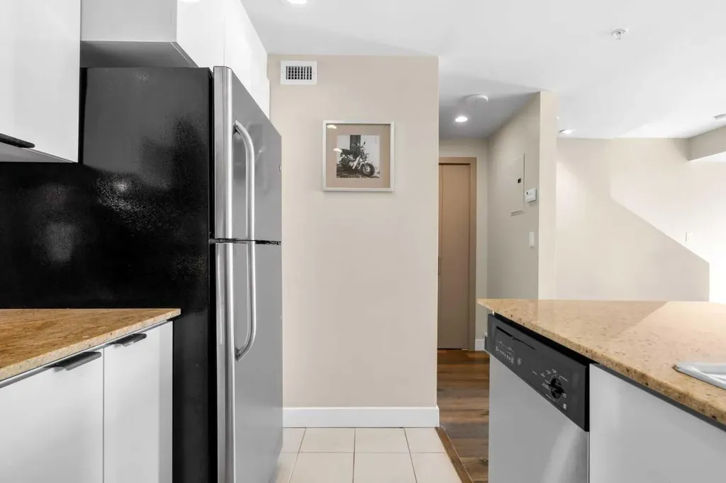 1132 12 Avenue SW Calgary AB T2R 0J7