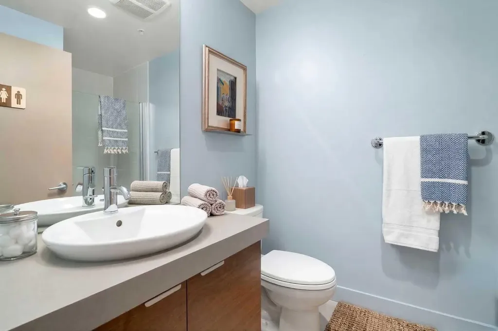 1132 12 Avenue SW Calgary AB T2R 0J7
