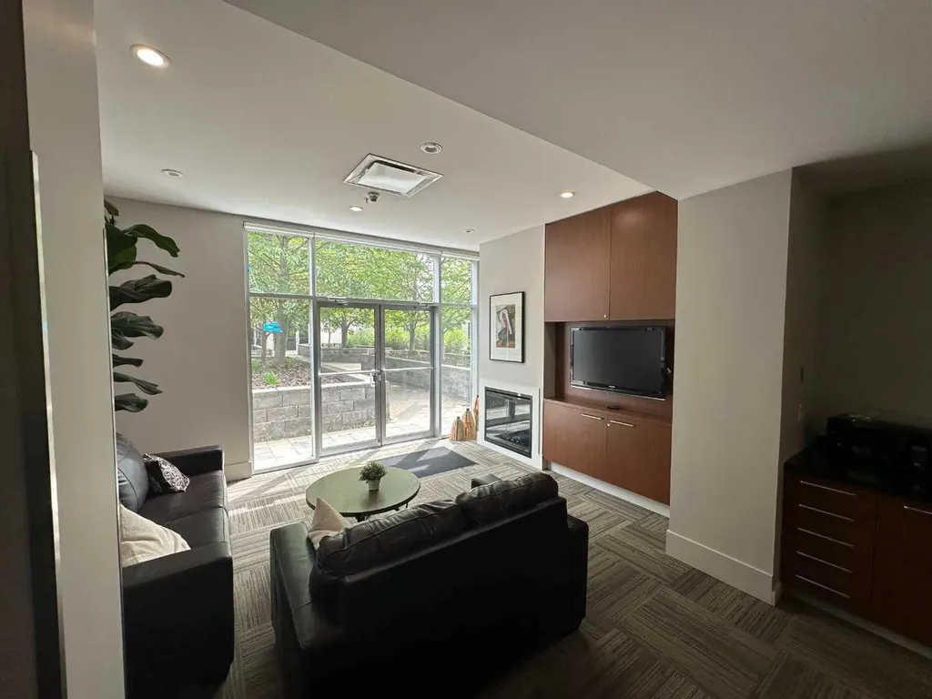 1132 12 Avenue SW Calgary AB T2R 0J7