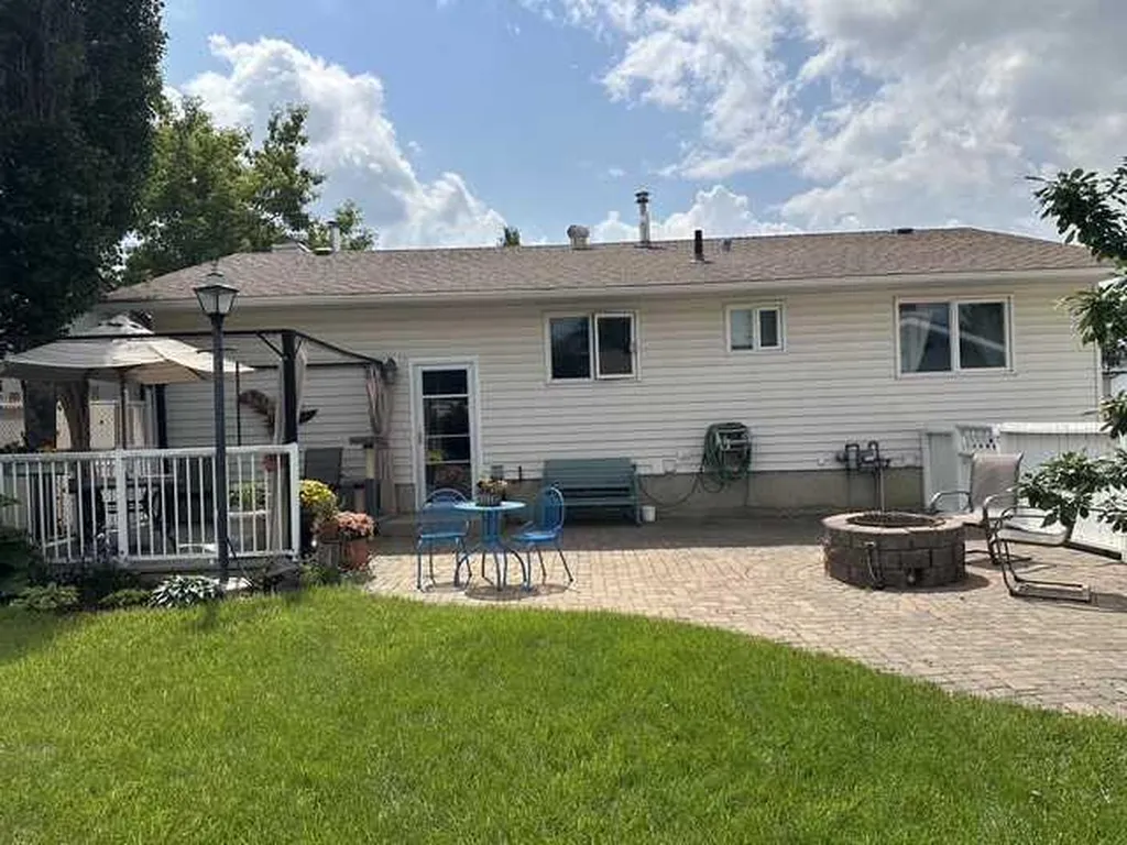 134 Wiltshire Boulevard Red Deer AB T4N 6B6