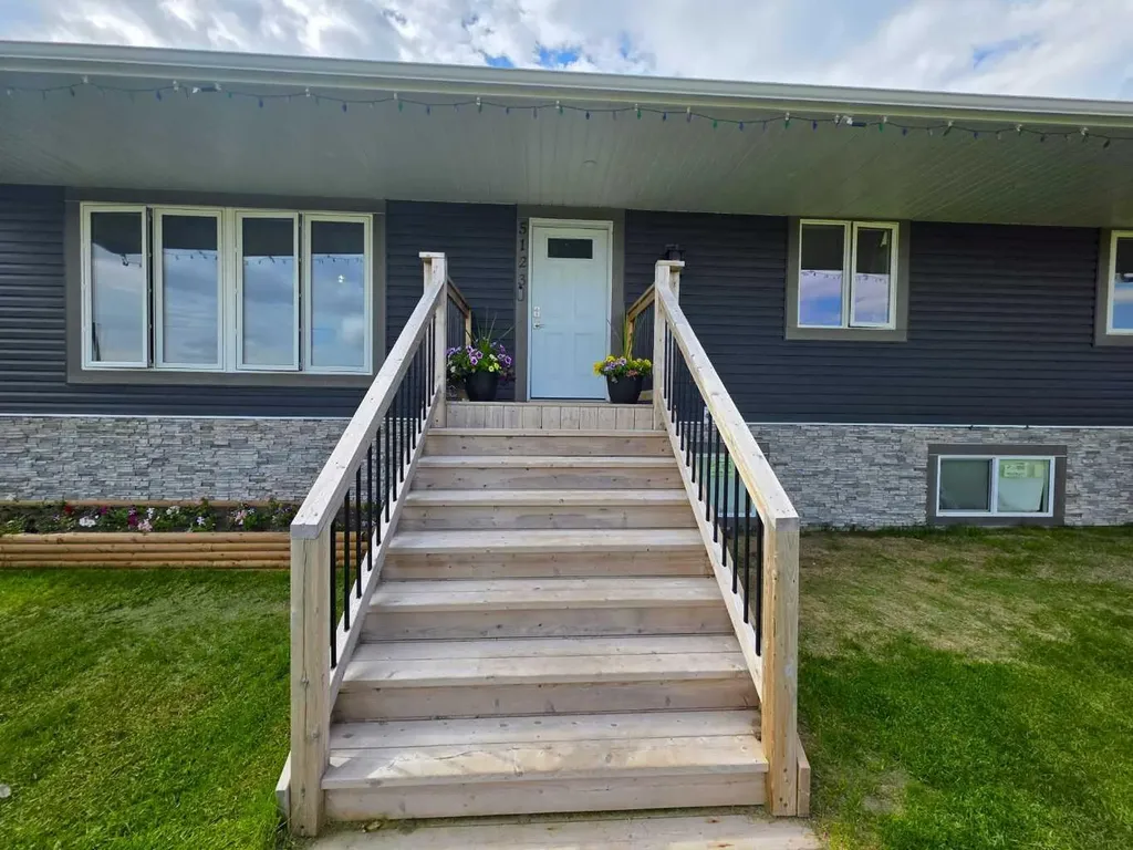 5123 57 Avenue Edgerton AB T0B 0E9