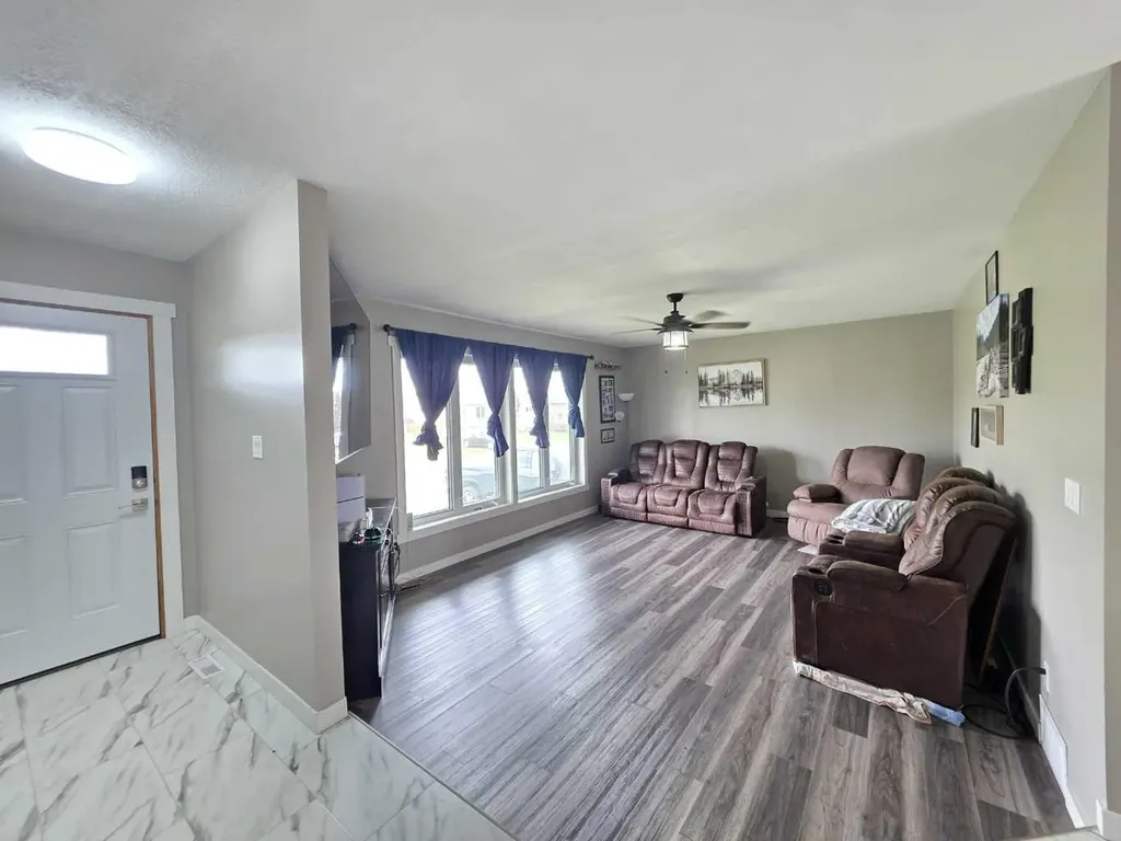 5123 57 Avenue Edgerton AB T0B 0E9