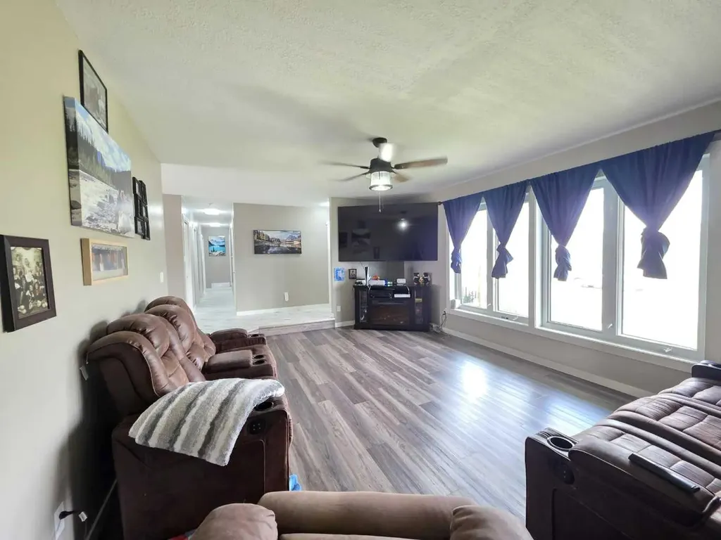 5123 57 Avenue Edgerton AB T0B 0E9
