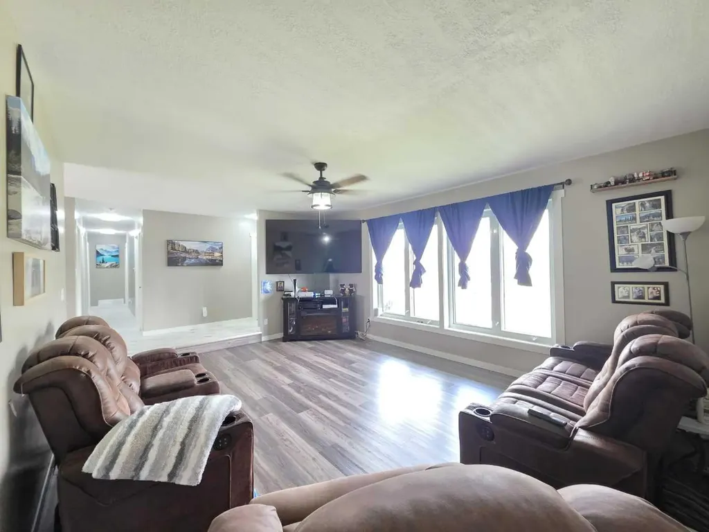 5123 57 Avenue Edgerton AB T0B 0E9