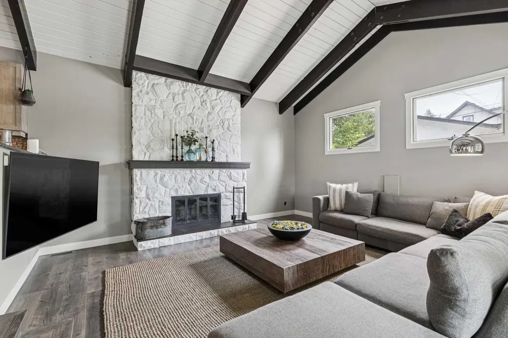 4024 Grove Hill Road SW Calgary AB T3E 4E6