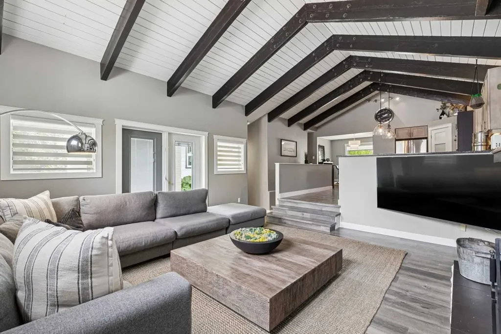 4024 Grove Hill Road SW Calgary AB T3E 4E6