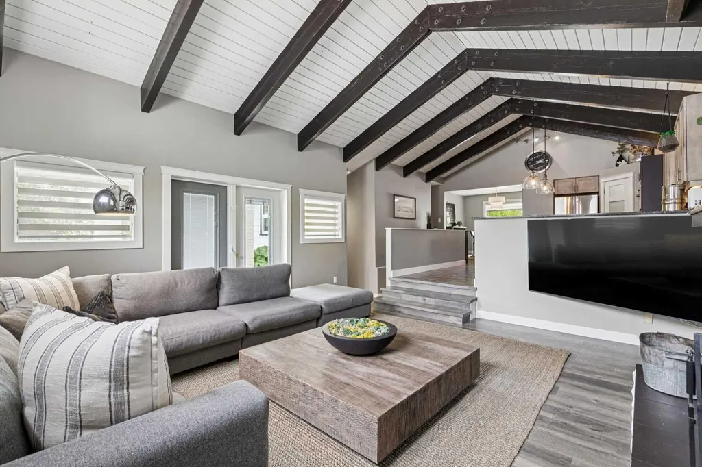 4024 Grove Hill Road SW Calgary AB T3E 4E6