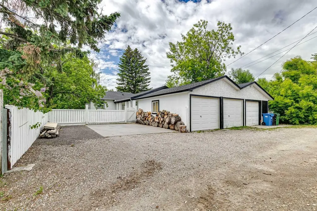 4024 Grove Hill Road SW Calgary AB T3E 4E6