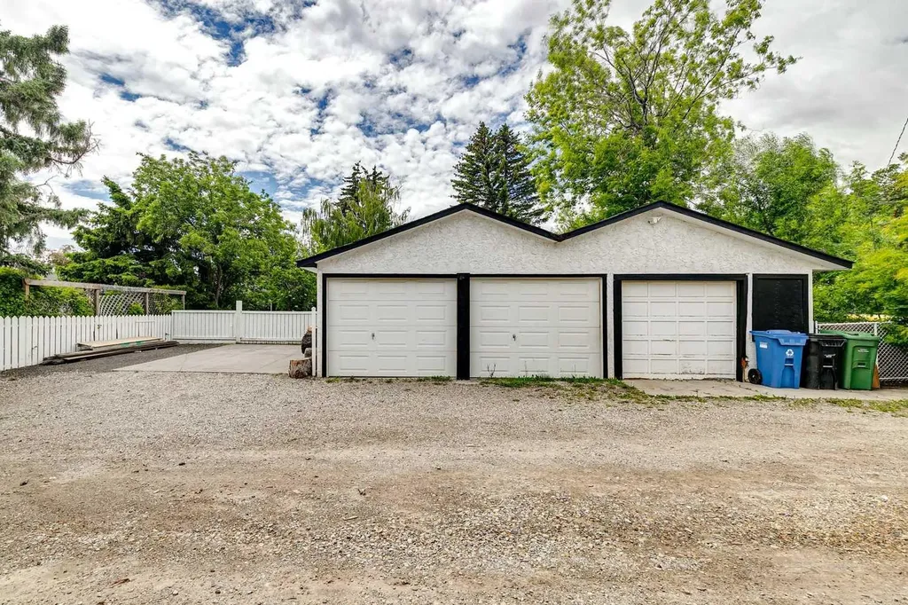 4024 Grove Hill Road SW Calgary AB T3E 4E6