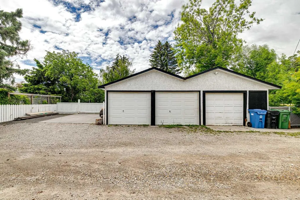 4024 Grove Hill Road SW Calgary AB T3E 4E6