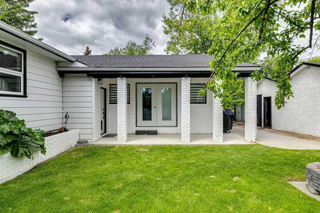 4024 Grove Hill Road SW Calgary AB T3E 4E6