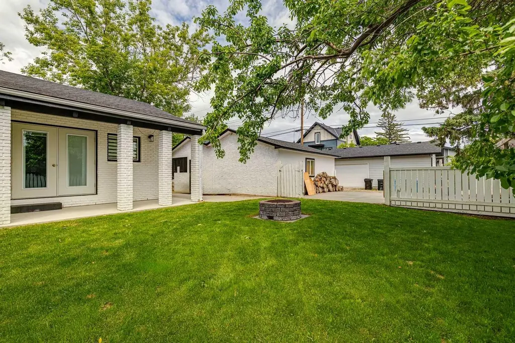 4024 Grove Hill Road SW Calgary AB T3E 4E6
