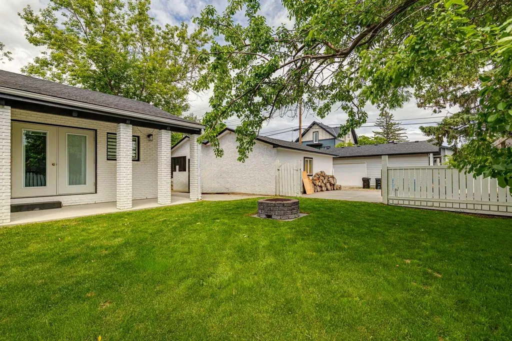 4024 Grove Hill Road SW Calgary AB T3E 4E6