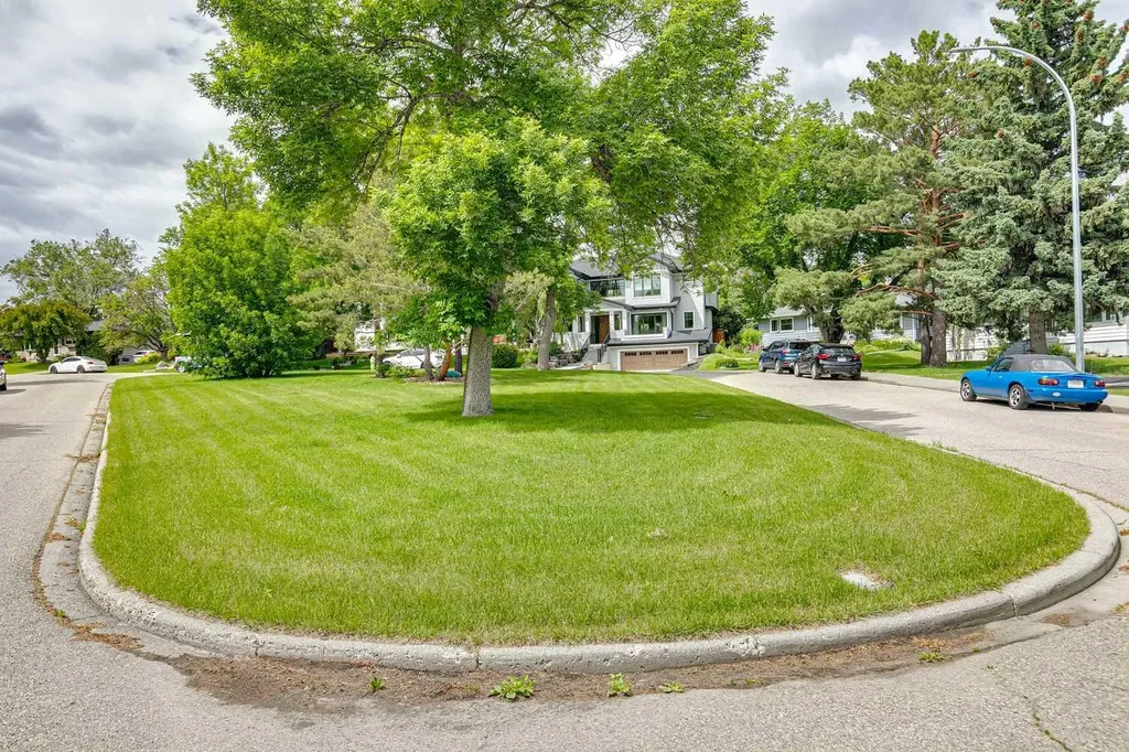 4024 Grove Hill Road SW Calgary AB T3E 4E6
