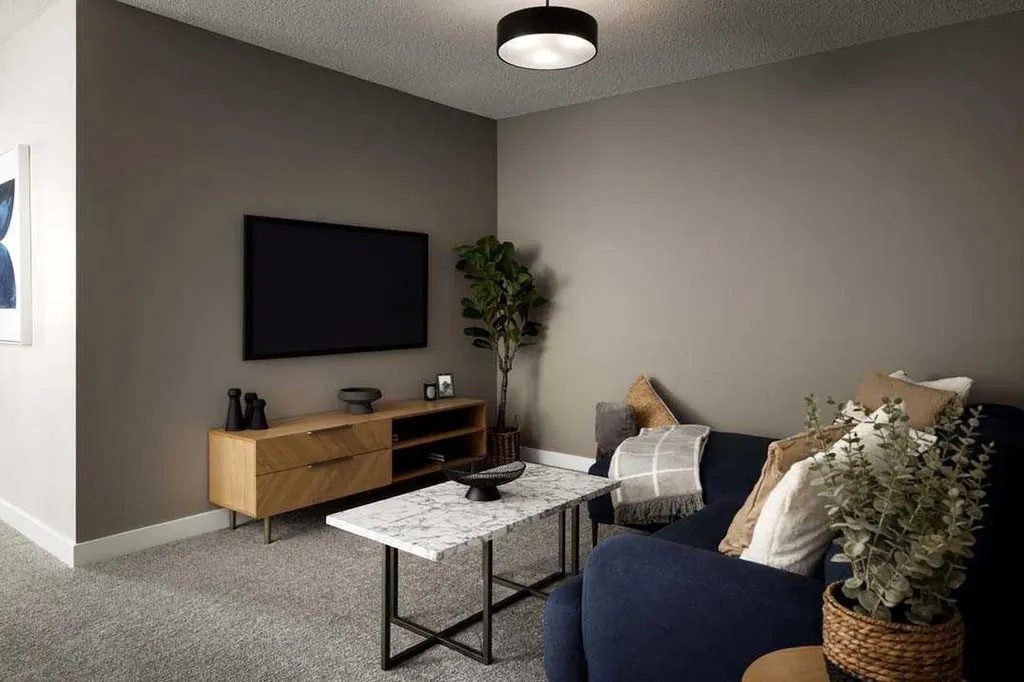 5016 154 Avenue SW Calgary AB T2Y1C3