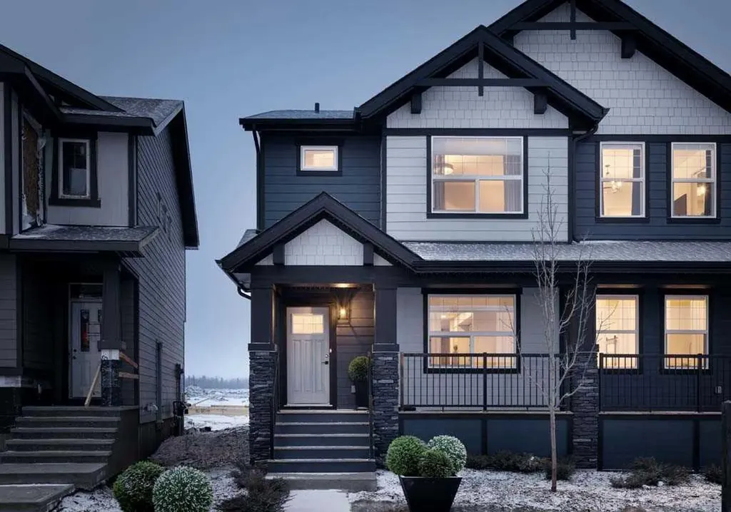 5016 154 Avenue SW Calgary AB T2Y1C3