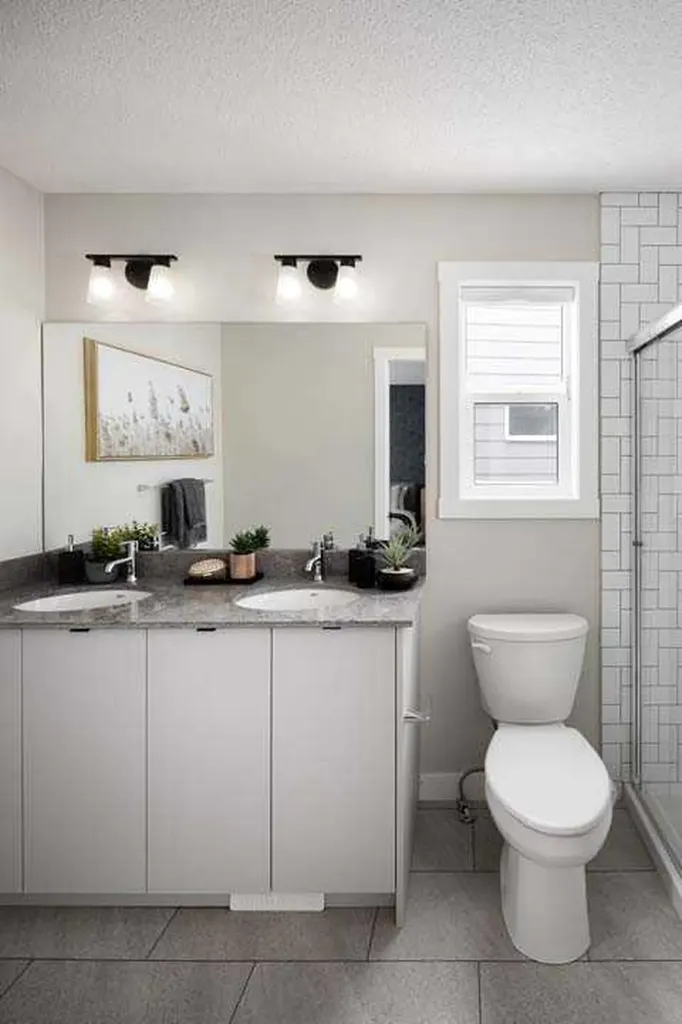 5016 154 Avenue SW Calgary AB T2Y1C3