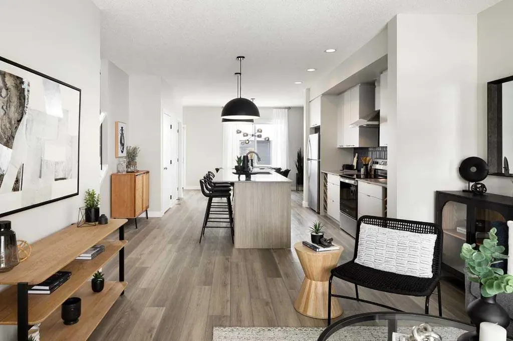 5016 154 Avenue SW Calgary AB T2Y1C3