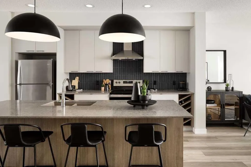 5016 154 Avenue SW Calgary AB T2Y1C3